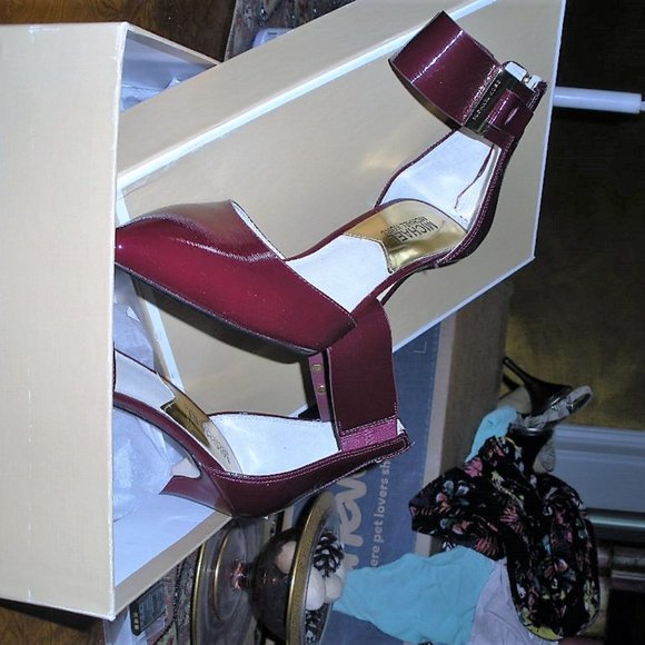 Michaels Khors new in box Guliana ankle strap heels - Picture 3 of 8